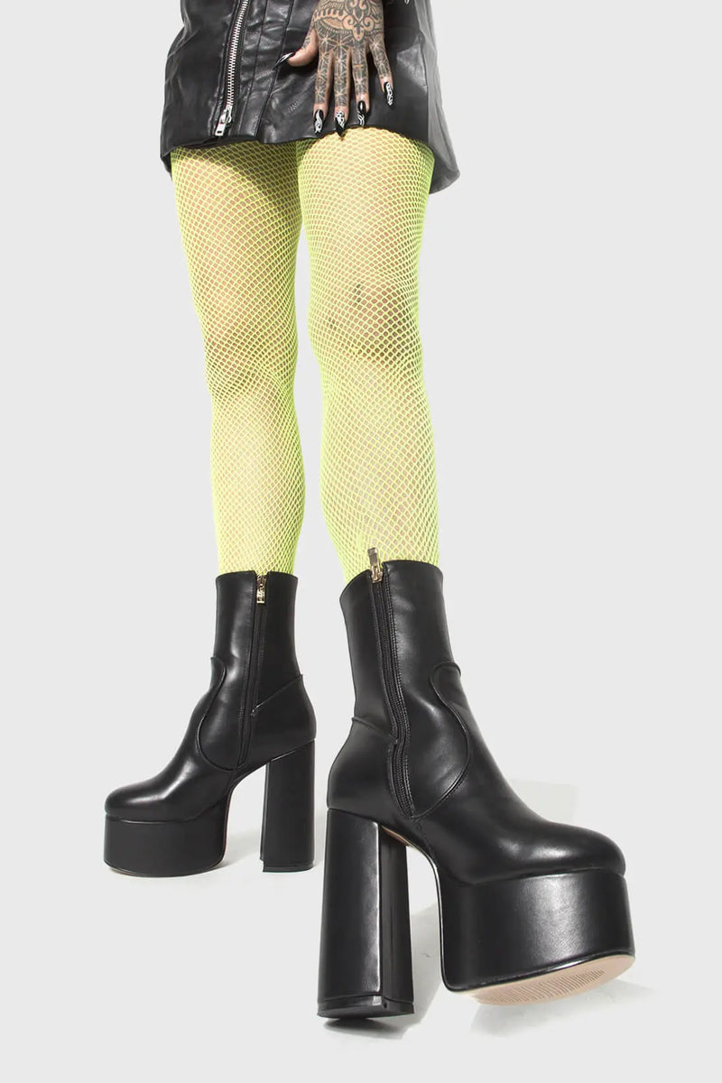 Keepin' It Classy Platform Knee High Boots in Black faux leather. These platform boots feature a minimalist look with a triangle heel. Made with eco-friendly materials and 100% cruelty-free, these platform boots are as ethical as they are chic.
  
  - Platform Height
  - Knee High length
  - Triangle heel
  - High Heel
  - 100% vegan 
  
  SKU: LMF 3340 - BlackPU