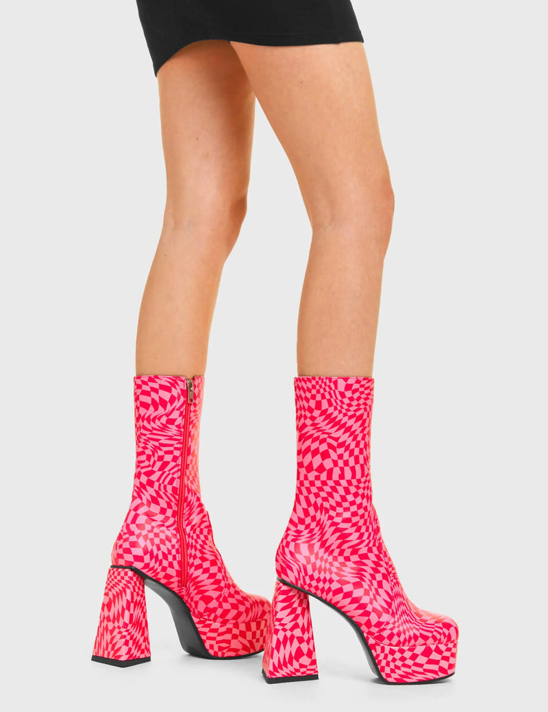 ILLUSIONISTIC 
  
  Another Realm Platform Ankle Boots in Fachsia and Pink faux leather. These platform boots feature a fachsia and pink check design, keeping it nice and classy. Made with eco-friendly materials and 100% cruelty-free, these platform boots are as ethical as they are chic.
  
  - Platform Height
  - Fachsia and pink check
  - High Heel
  - 100% vegan 
  
  SKU: LMF 3505 - Fuchsia/Pink