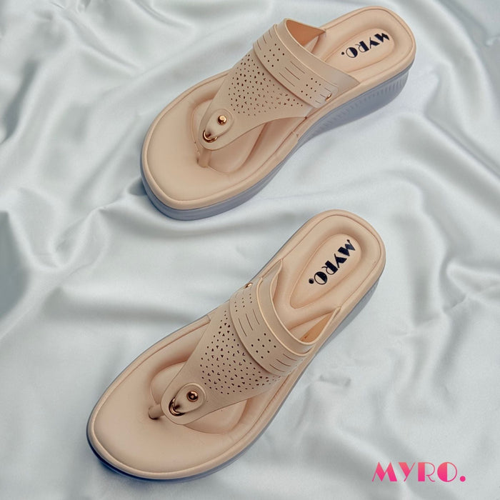 Dovia Cream Boston Heel - MYRO
