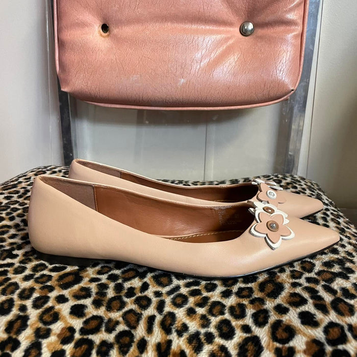 Flats Coach Size 8