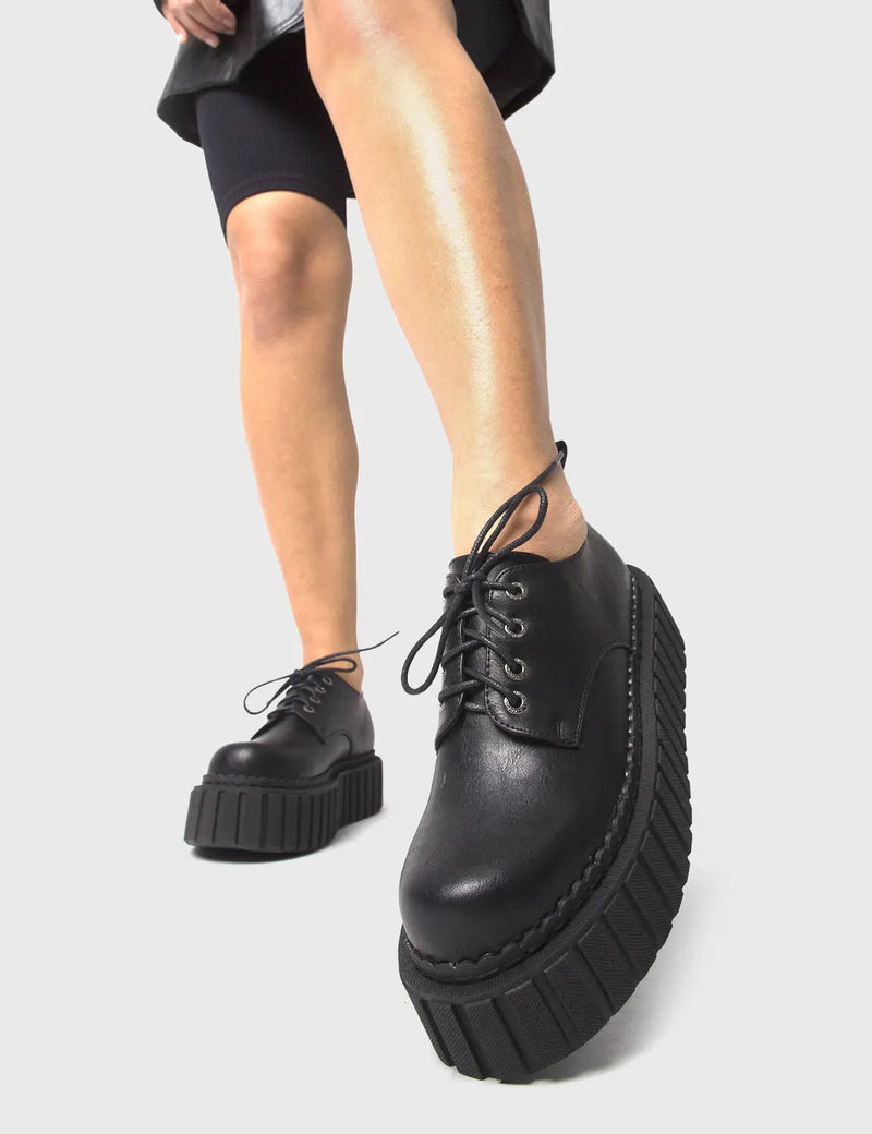 ANYTIME, ANYWHERE
  
  Freaky Creepy Chunky Creepers in Black faux leather. These classic creeprs feature a Chunky and comfortable Platform Creeper sole. Everyone needs a pairs of Creepers! Made with eco-friendly materials and 100% cruelty-free, these Creepers are as ethical as they are timeless!
  
  
  - Platform Height: 2.3 inch
  - Lace up
  - Chunky Platform Creeper sole
  - Round toe 
  - 100% vegan 
  
  SKU: LMF 861 - Black PU