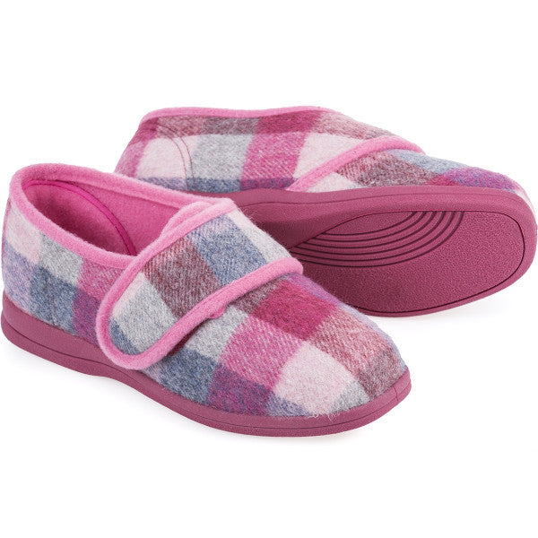 HollyCushioned insole can be removed for extra depth or to fit an orthotic