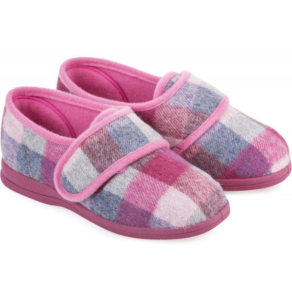 The touch-fastening ensures a secure fit and is adjustable to allow for swelling