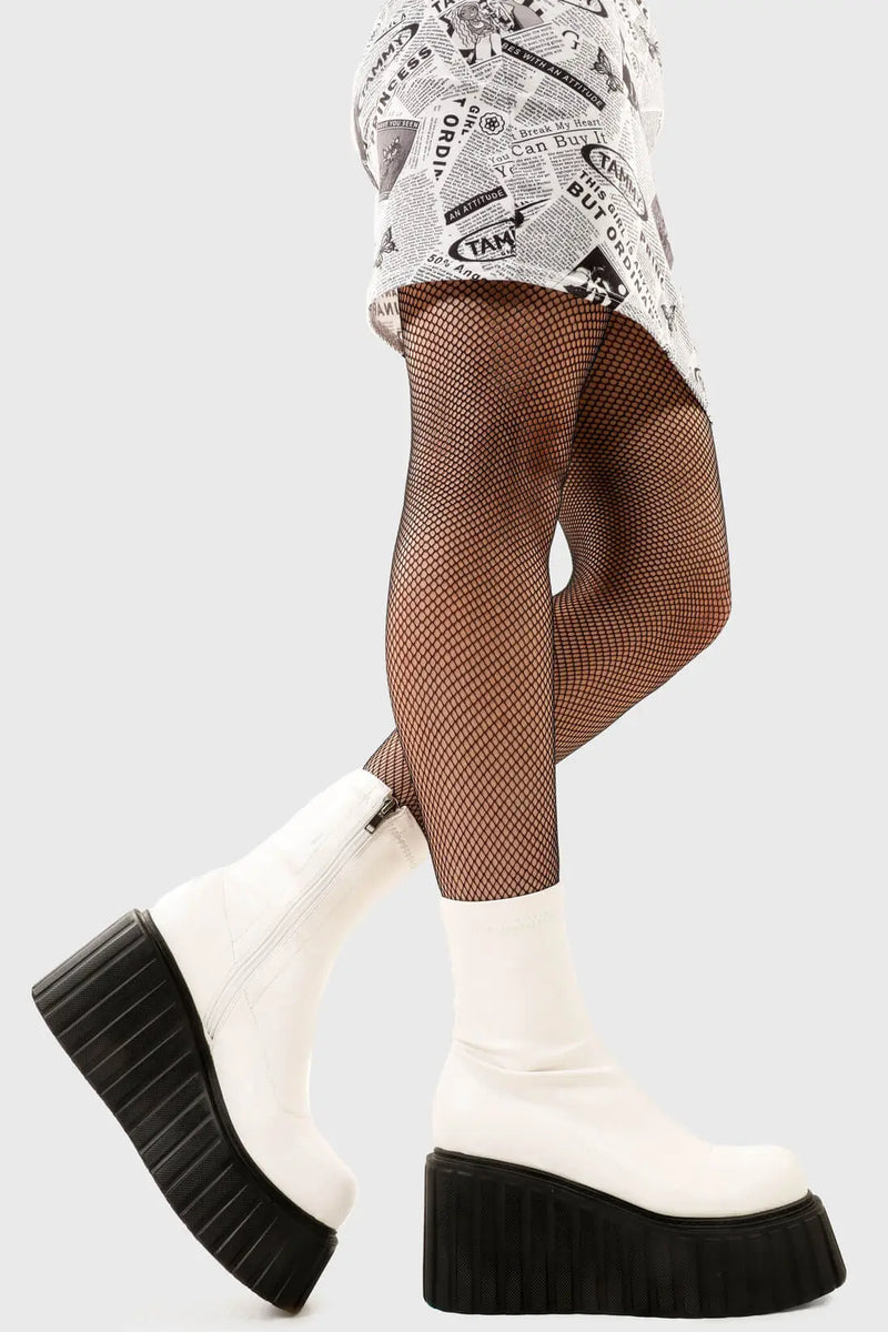 Choas Crushers
  
  Muster Up Chunky Ankle Creeper Boots in White faux leather. These platform boots feature on our creeper sole, crush the limits and break the ordinary. Made with eco-friendly materials and 100% cruelty-free, these platform boots are as ethical as they are Iconic.
  
  - Platform Height
  - Black zipper
  - Mid ankle length
  - Platform sole
  - Round Toe 
  - 100% vegan 
  
  SKU: LMF 2660 - WhitePU