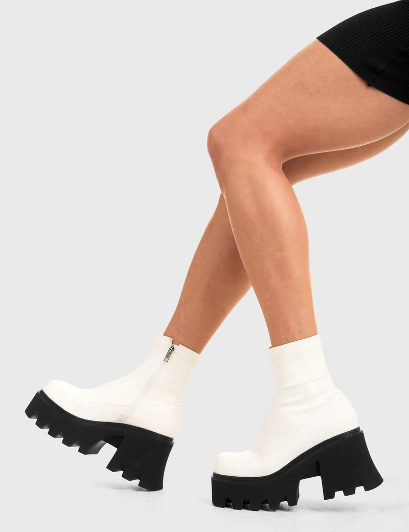 UPGRADE YOUR STYLE
  
  Notorious Chunky Platform Ankle Boots in White fitted faux leather. These vegan western Boots feature a minimalist look with chunky soles, very classy. Made with eco-friendly materials and 100% cruelty-free, these boots are as ethical as they are edgy!
  
  
  - Chunky Platform
  - Ankle length
  - Rounded toe 
  - 100% vegan 
  
  SKU: LMF 3601 - WhiteStretchPU