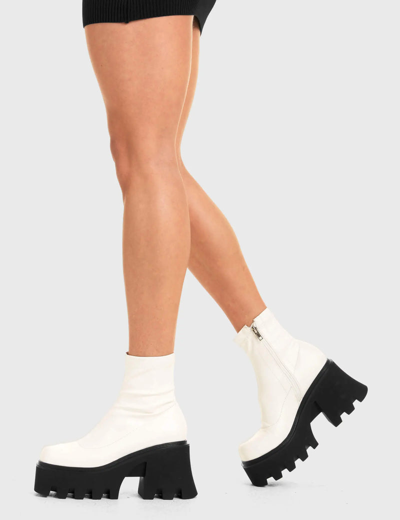 UPGRADE YOUR STYLE
  
  Notorious Chunky Platform Ankle Boots in White fitted faux leather. These vegan western Boots feature a minimalist look with chunky soles, very classy. Made with eco-friendly materials and 100% cruelty-free, these boots are as ethical as they are edgy!
  
  
  - Chunky Platform
  - Ankle length
  - Rounded toe 
  - 100% vegan 
  
  SKU: LMF 3601 - WhiteStretchPU