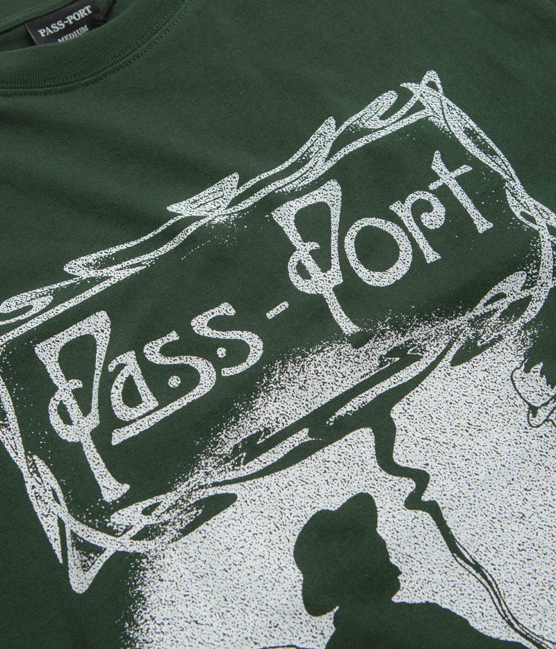 Pass Port Plume T-Shirt in Forest Green