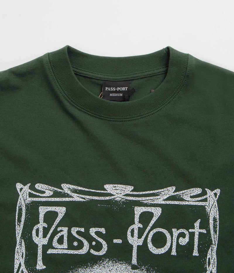 Pass Port Plume T-Shirt in Forest Green