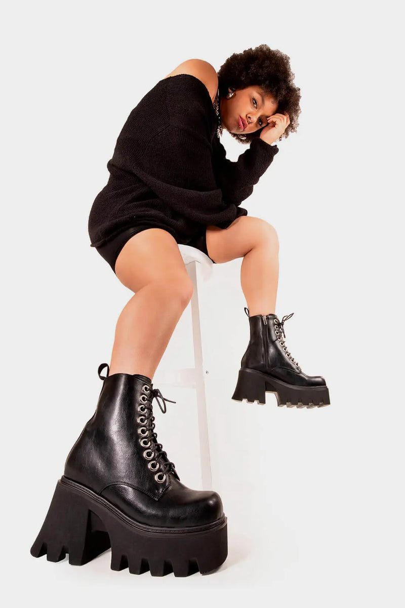 TAKE ON THE WORLD
  
  Run To You Chunky Platform Ankle Boots in Black Patent. These vegan Boots feature a CHUNKY Platform sole and large O shaped eyelets, perfect for adding height and edge to any outfit. Made with eco-friendly materials and 100% cruelty-free, these Boots are as ethical as they are hot!
  
  
  - Platform Height: 3.3 inch
  - Black zipper
  - Lace up
  - O shaped buckle and silver eyelets
  - CHUNKY Platform sole
  - Square toe 
  - 100% vegan 
  
  SKU: LMF 1370 - BlackPU