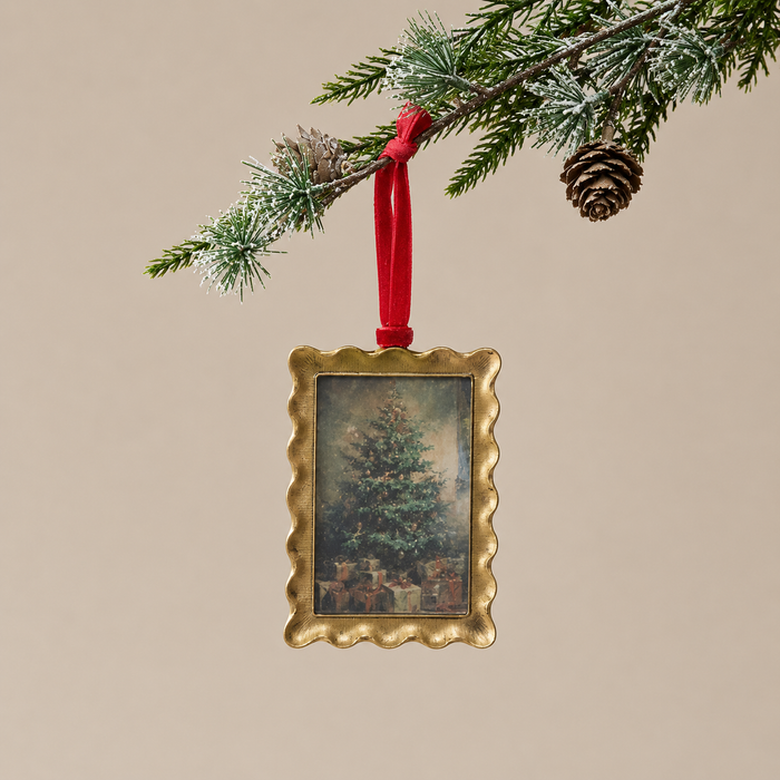 Scalloped Frame Ornament