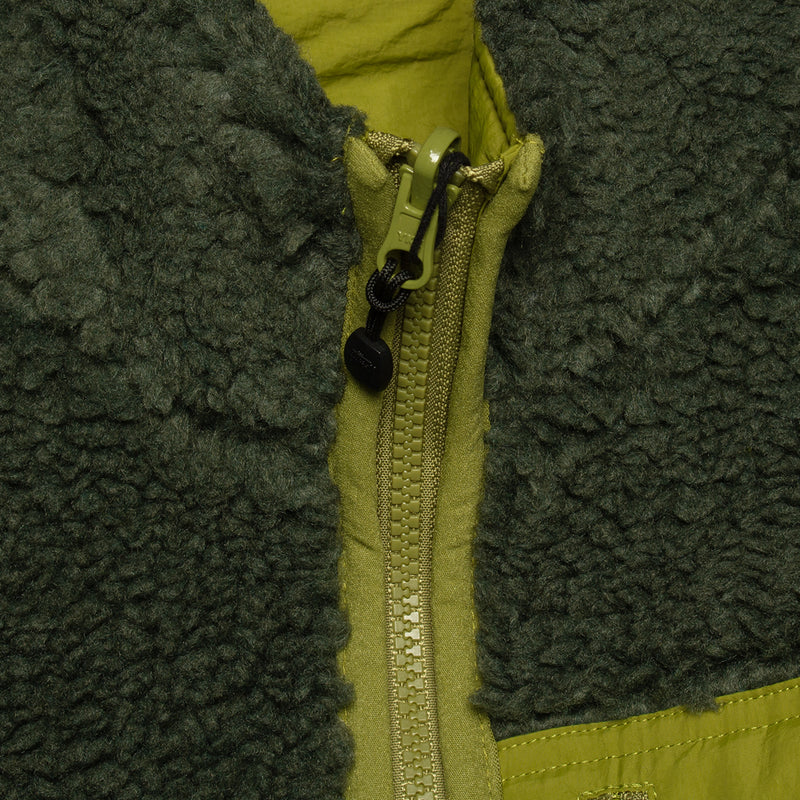 Stussy | Sherpa Reversible Jacket
Style # 118529
Color : Dark Green