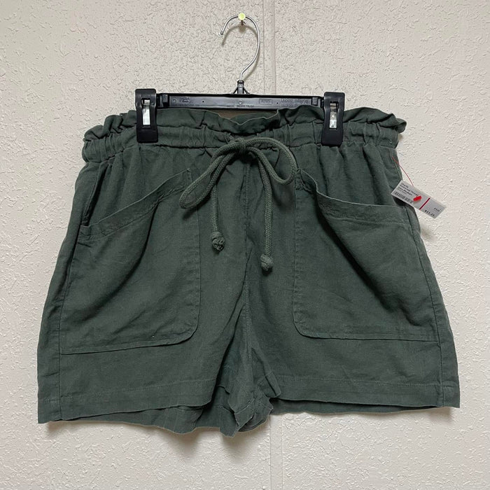 Shorts Universal Thread Size Medium