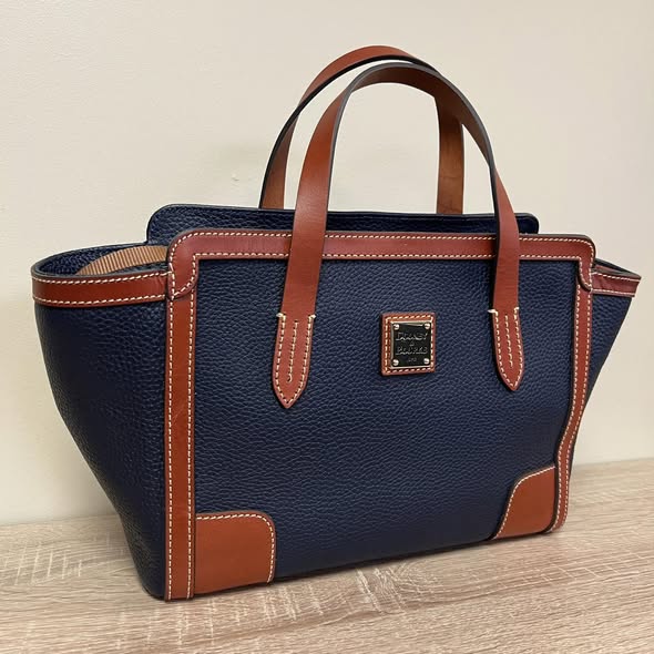 Shoulder Dooney & Bourke
