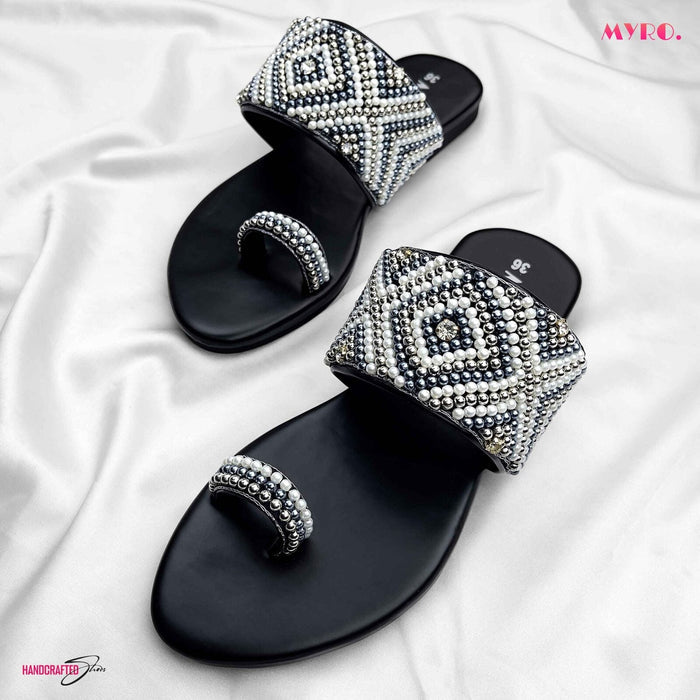 Tehzeeb Zardosi Chappal - MYRO