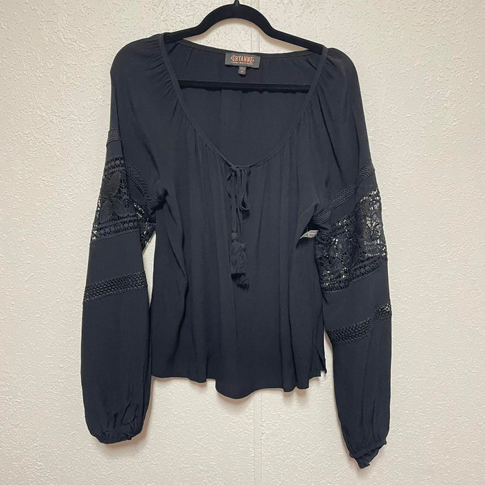 Top SHYANNE Size Medium