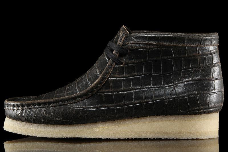 Clarks Originals | Wallabee BootBlack Distressed