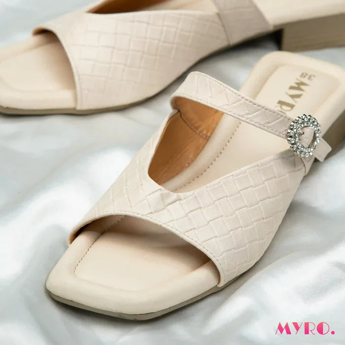 Zeen Low Heel