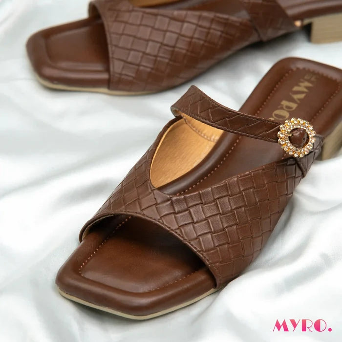 Zeen Low Heel